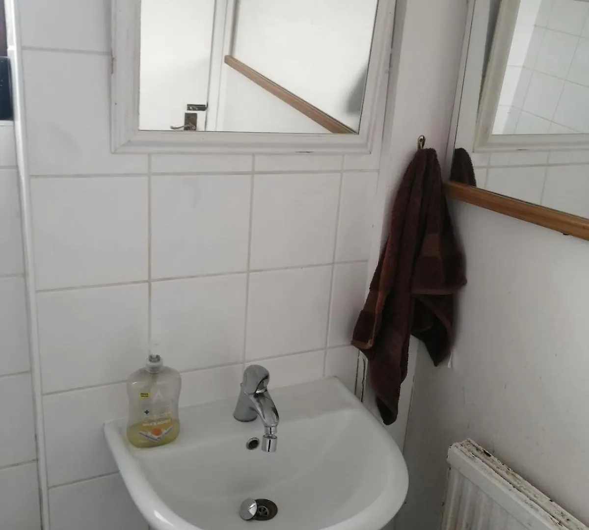 42 Churchbury Rd Room 1 Eltham Homestay
